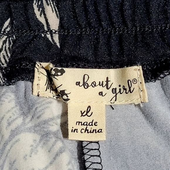 About a Girl Black & Taupe Floral Leggings (XL) - Picture 7 of 12